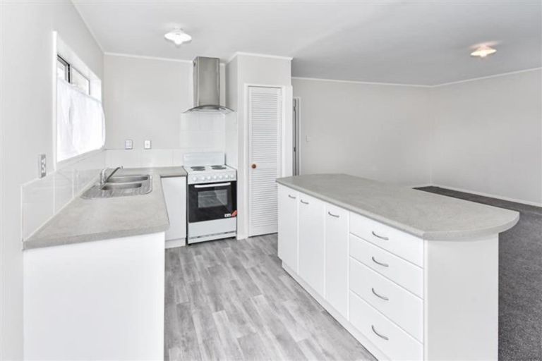 Photo of property in 56 Pukeroa Place, Papakura, 2110