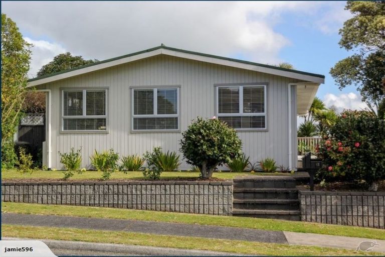 Photo of property in 12 Montana Place, Merrilands, New Plymouth, 4312