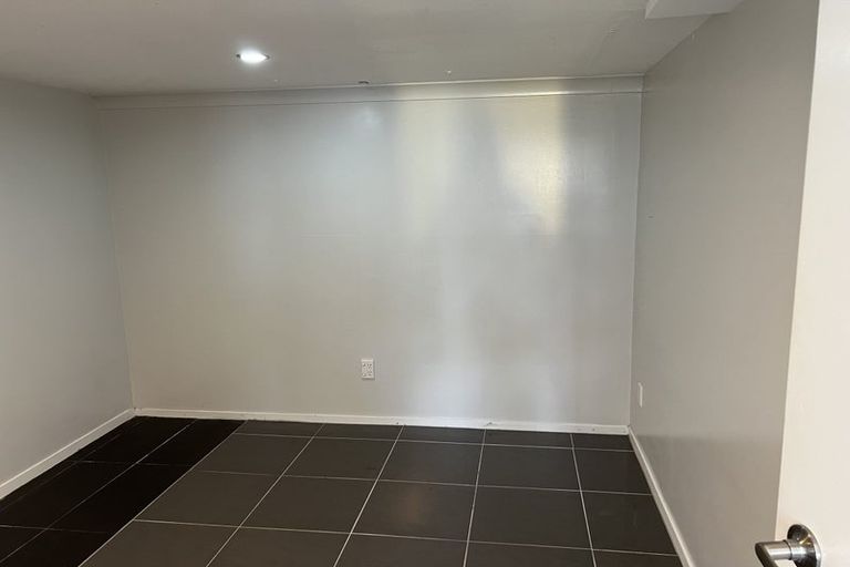 Photo of property in 41 Thornlow Street, Glendene, Auckland, 0602