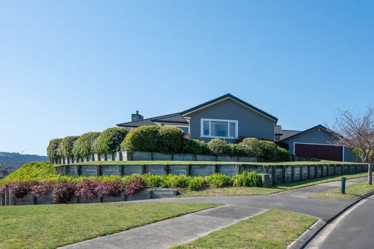 Photo of property in 18 Peregrine Place, Kinloch, Taupo, 3377