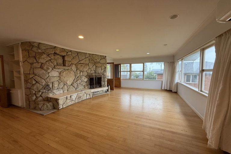 Photo of property in 13 Peter Terrace, Castor Bay, Auckland, 0620