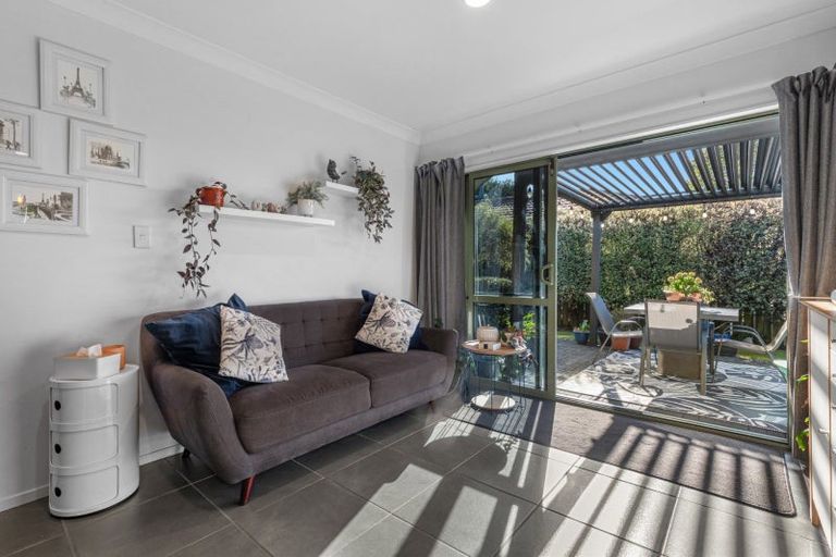 Photo of property in 10 Wouldbank Way, Welcome Bay, Tauranga, 3112