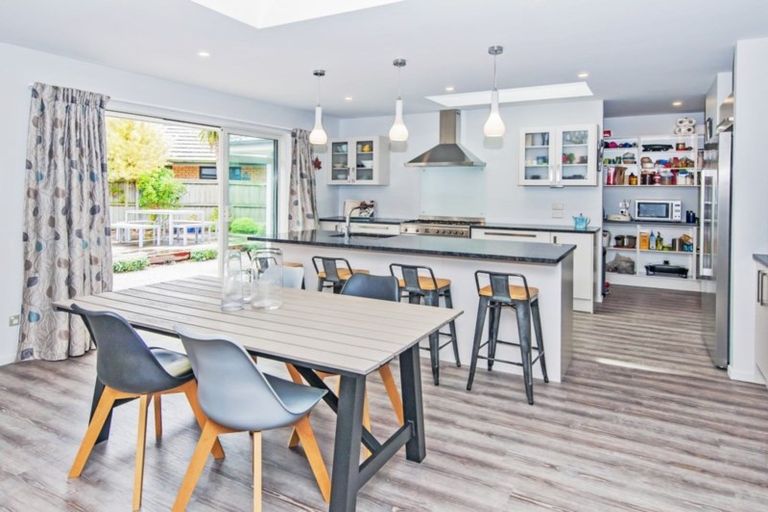 Photo of property in 11 Courtfield Close, Parklands, Christchurch, 8083