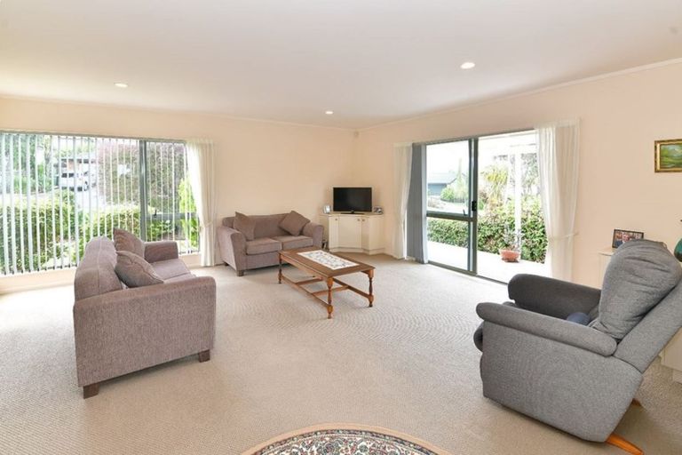 Property details for 9 Kath Hopper Drive, Orewa, 0931