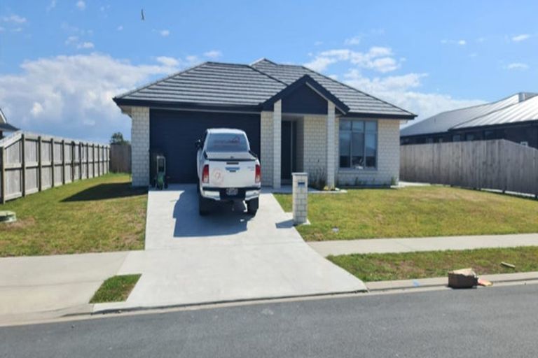 Photo of property in 23 Saint Michael Crescent, One Tree Point, 0118