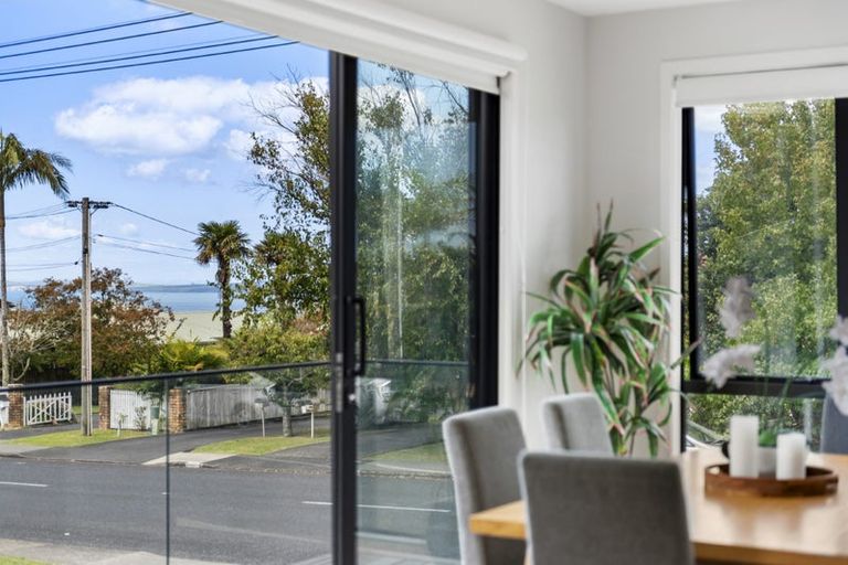 Photo of property in 43 Knights Road, Rothesay Bay, Auckland, 0630