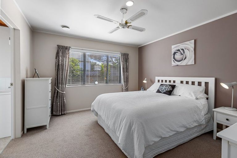 Photo of property in 28 Webb Place, Papamoa Beach, Papamoa, 3118