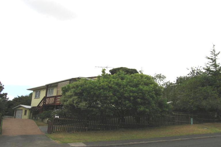 Photo of property in 17 Lynn Road, Bayview, Auckland, 0629