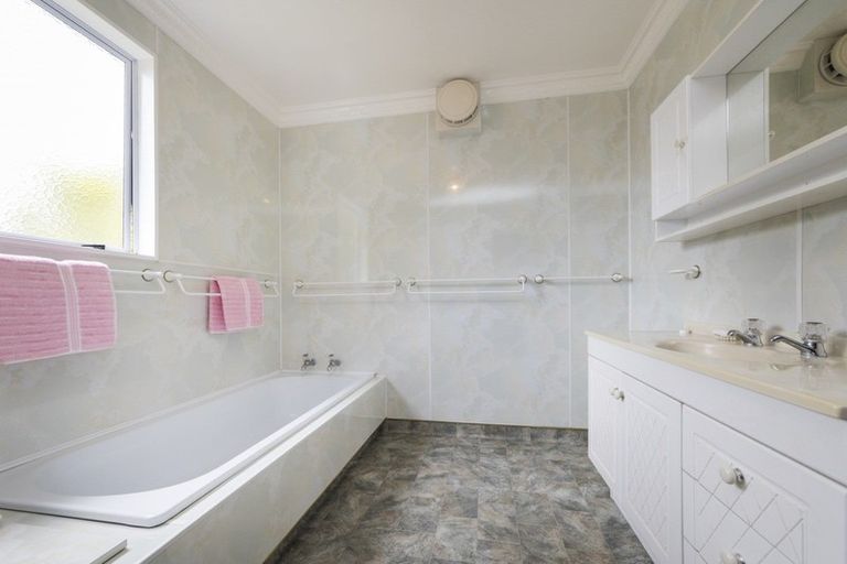 Photo of property in 53 Long Melford Road, Awapuni, Palmerston North, 4412