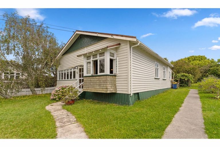 Photo of property in 56 Ngataringa Road, Devonport, Auckland, 0624