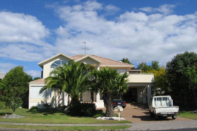 Photo of property in 46 Goldfinch Rise, Unsworth Heights, Auckland, 0632