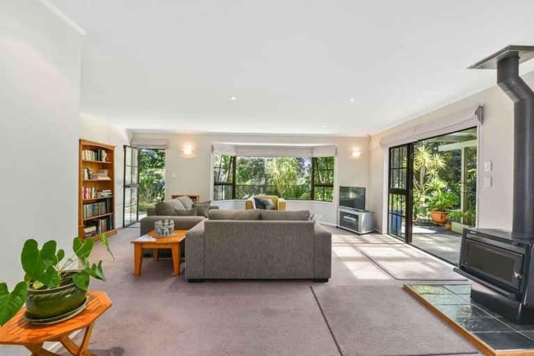 Photo of property in 19 Chatham Avenue, Paremoremo, Auckland, 0632