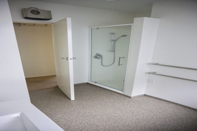 Photo of property in 83 Holly Road, St Albans, Christchurch, 8014