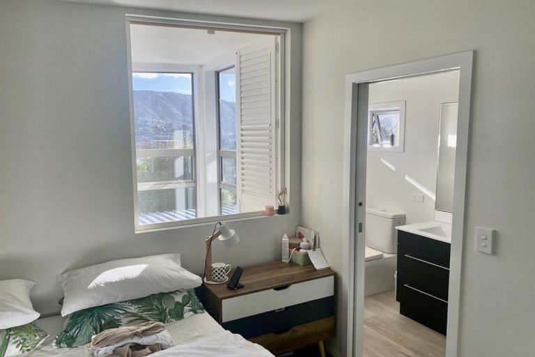 Photo of property in 98 Wadestown Road, Wadestown, Wellington, 6012