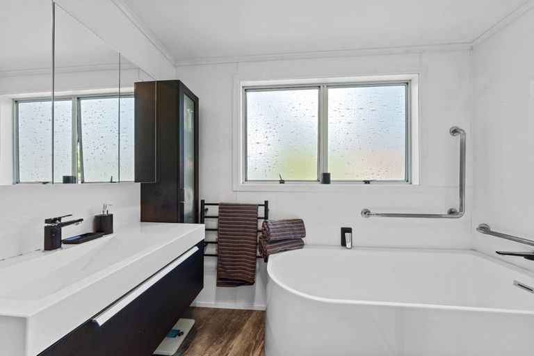 Photo of property in 20 Dudley Road Lower, Inglewood, 4386