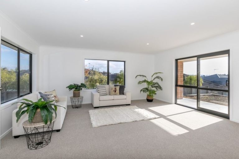 Photo of property in 8 Bosun Place, Te Atatu Peninsula, Auckland, 0610