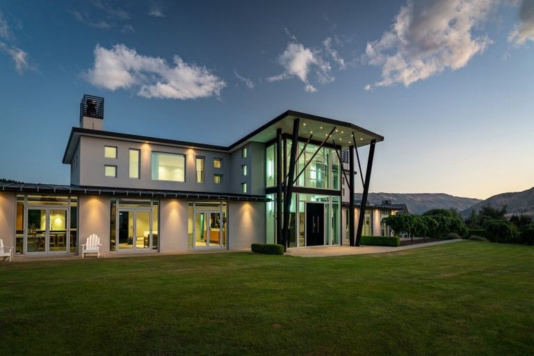 Photo of property in 35 Ridgecrest, Wanaka, 9305