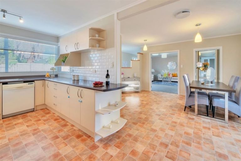 Photo of property in 81 Sturges Road, Henderson, Auckland, 0612