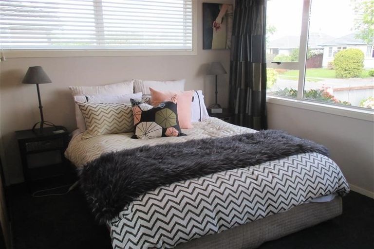 Photo of property in 10 Fairmile Place, Russley, Christchurch, 8042