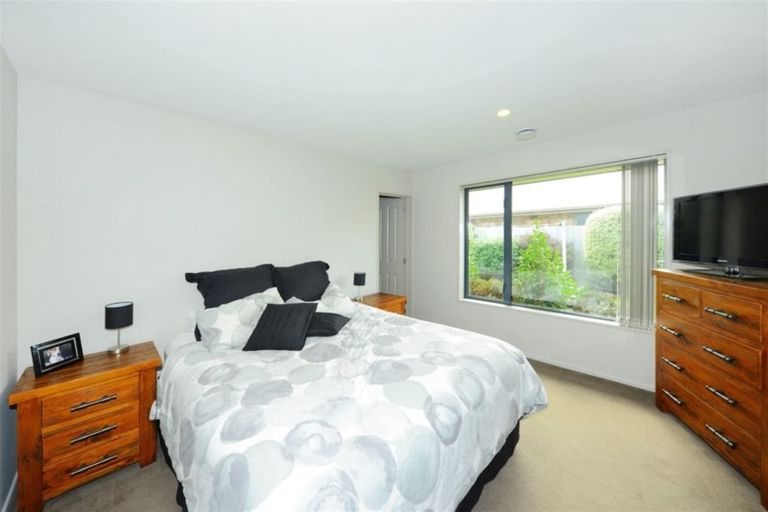 Photo of property in 6 Cyclamen Place, Aidanfield, Christchurch, 8025