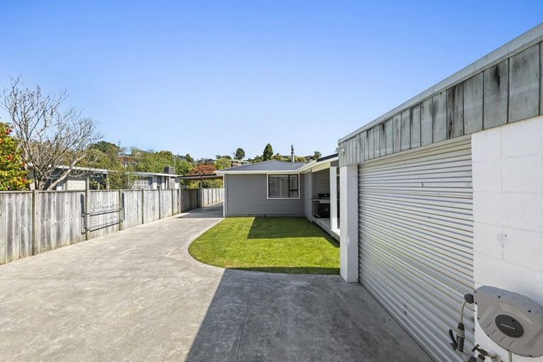 Photo of property in 14 Bromley Place, Westown, New Plymouth, 4310