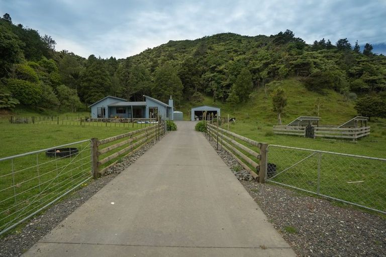 Photo of property in 139 Te Mahoe Road, Mokau, 4376