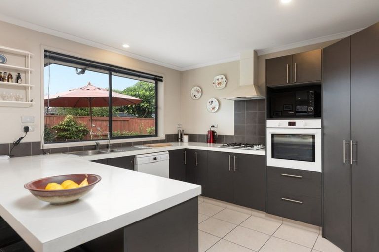 Photo of property in 6 Pat Bishop Place, Papamoa Beach, Papamoa, 3118