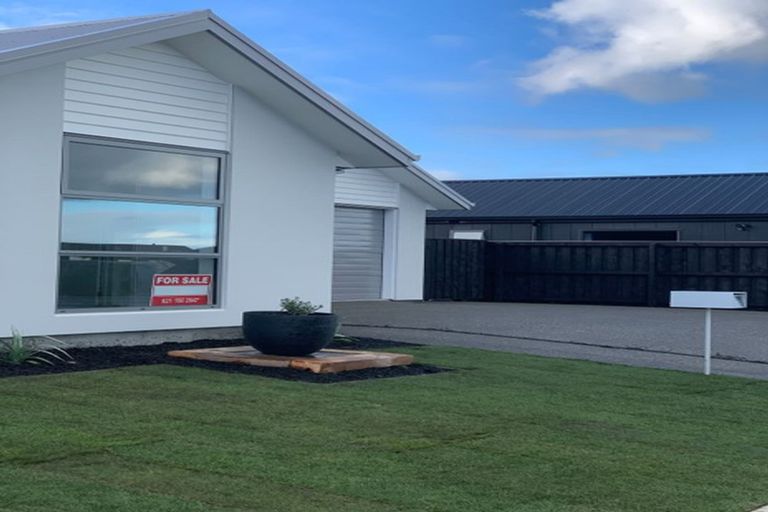Photo of property in 10 Mccahon Drive, Rangiora, 7400