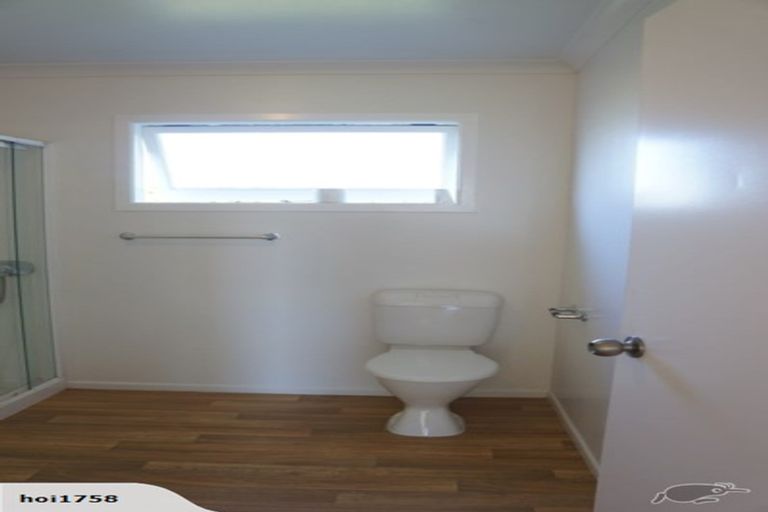 Photo of property in 24 Waipani Road, Te Atatu Peninsula, Auckland, 0610