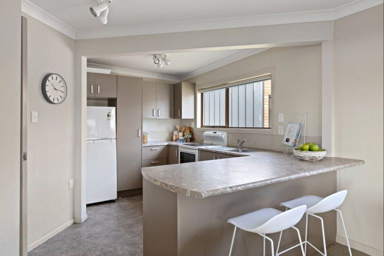 Photo of property in 24 The Crescent, Tindalls Beach, Whangaparaoa, 0930