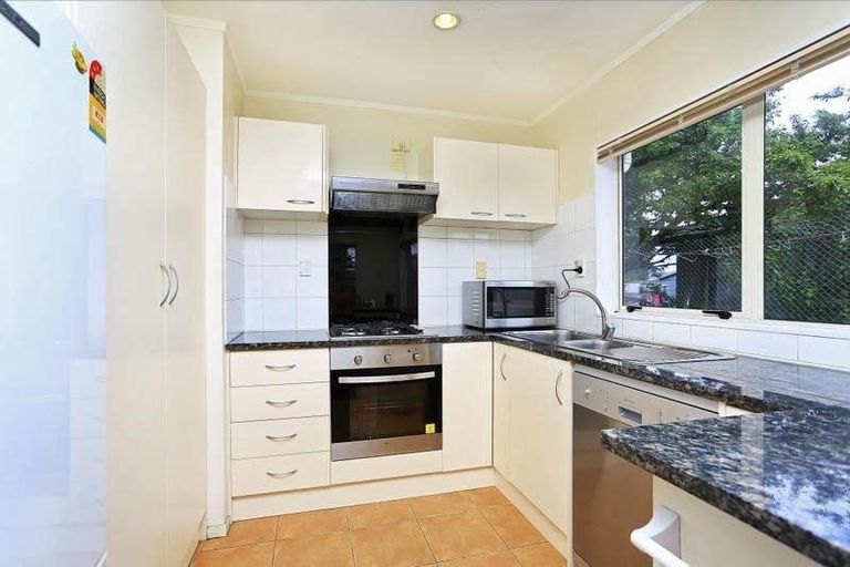 Photo of property in 2 Kelman Road, Kelston, Auckland, 0602