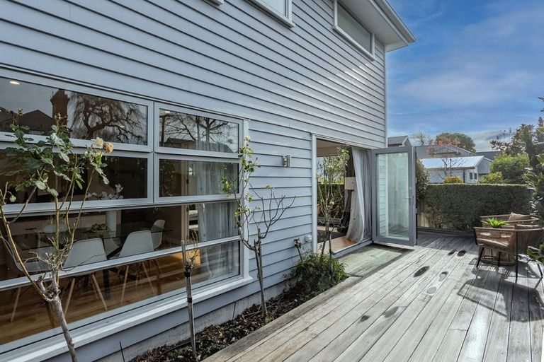 Photo of property in 11 Springfield Road, St Albans, Christchurch, 8014