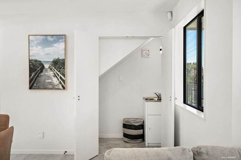 Photo of property in 2/107 Porchester Road, Papakura, 2110