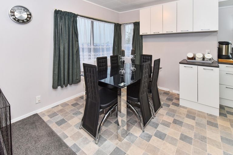 Photo of property in 2/8 Celmisia Place, Weymouth, Auckland, 2103