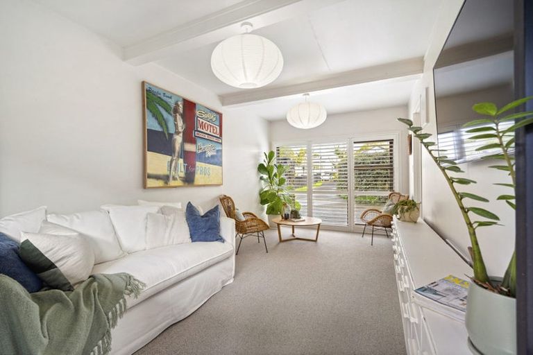 Photo of property in 2/10 Merani Street, Narrow Neck, Auckland, 0622