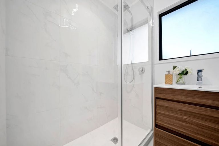 Photo of property in 87 West Harbour Drive, West Harbour, Auckland, 0618