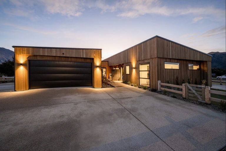 Photo of property in 9 Bull Ridge, Wanaka, 9305
