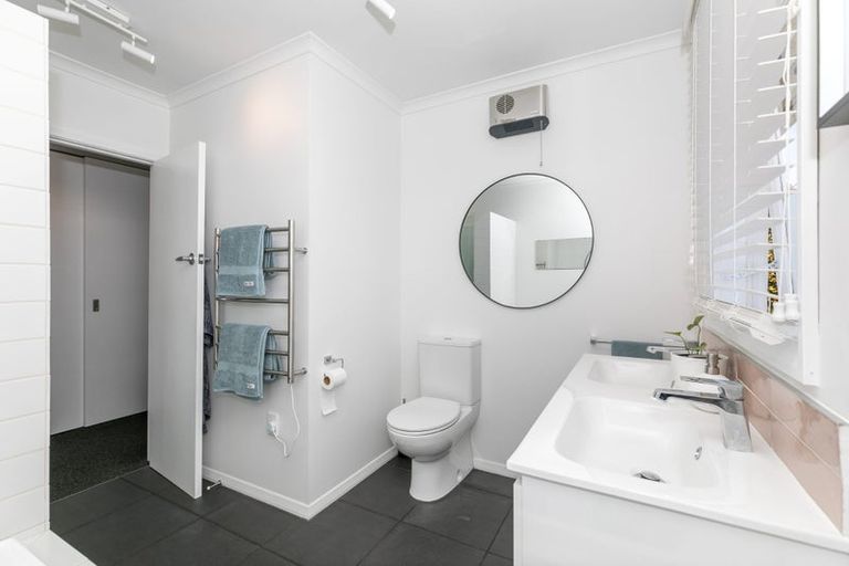 Photo of property in 15 Sandwich Road, St Andrews, Hamilton, 3200