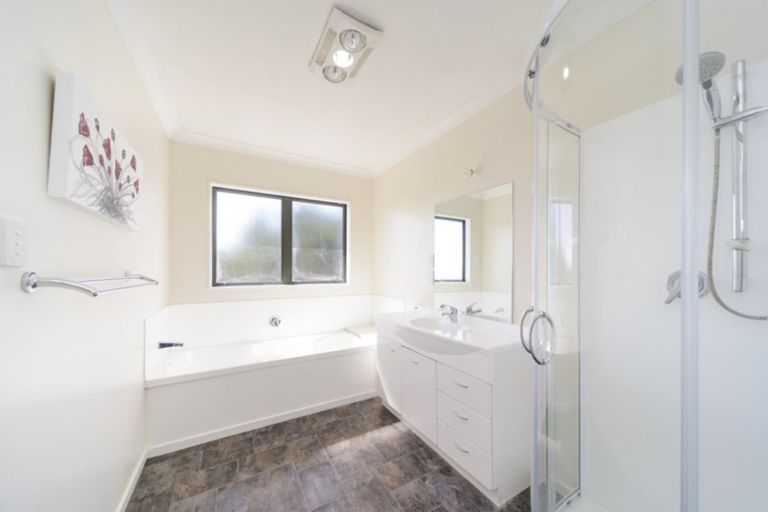 Photo of property in 302 Ngahere Park Road, Turitea, Palmerston North, 4472