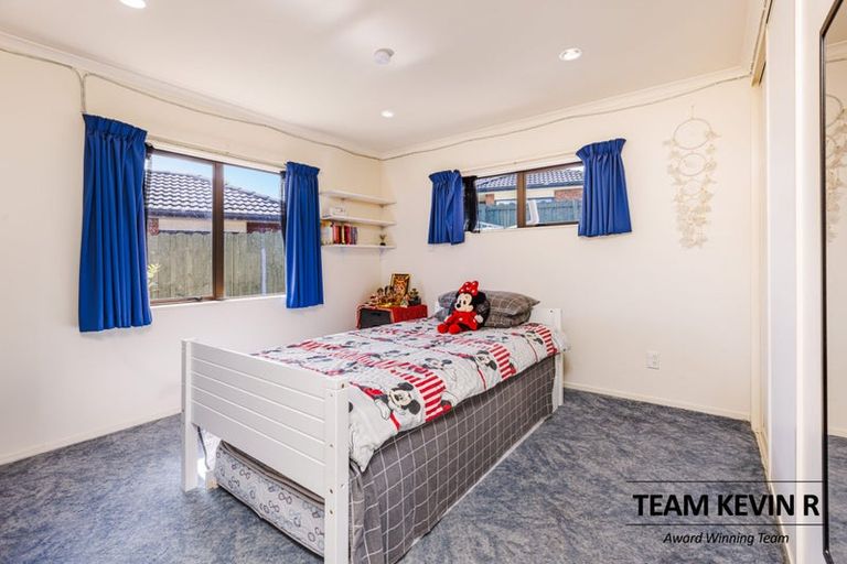 Photo of property in 12 Carisbrook Crescent, Papakura, 2110