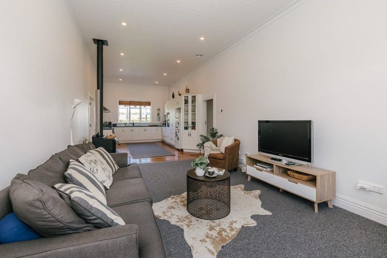 Photo of property in 40 Turitea Road, Fitzherbert, Palmerston North, 4472