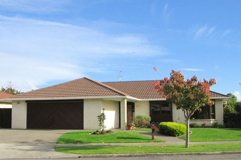 Photo of property in 8 Runanga Grove, Waikanae, 5036