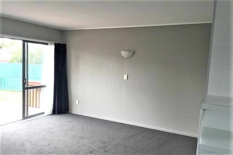 Photo of property in 1/56 Shifnal Drive, Randwick Park, Auckland, 2105