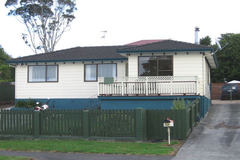 Photo of property in 10 Granville Drive, Massey, Auckland, 0614