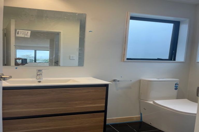 Photo of property in 233 Lake Road, Northcote, Auckland, 0627