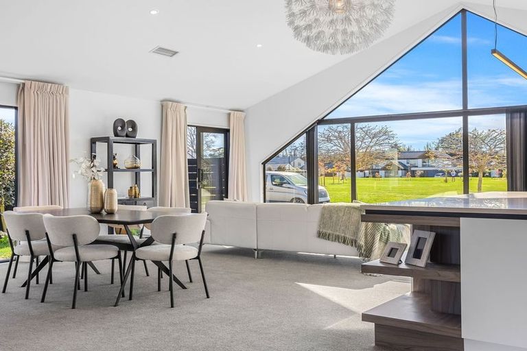 Photo of property in 6 Waitikiri Square, Parklands, Christchurch, 8083