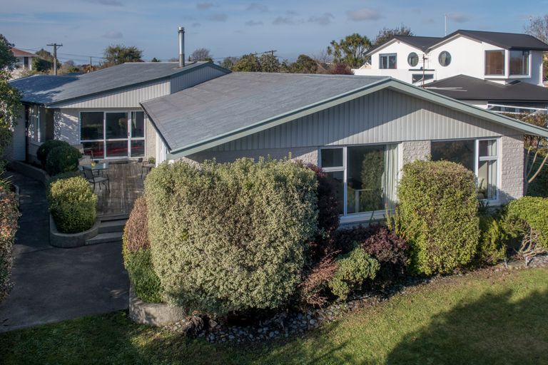 Photo of property in 6 Shirldale Place, Avonhead, Christchurch, 8042