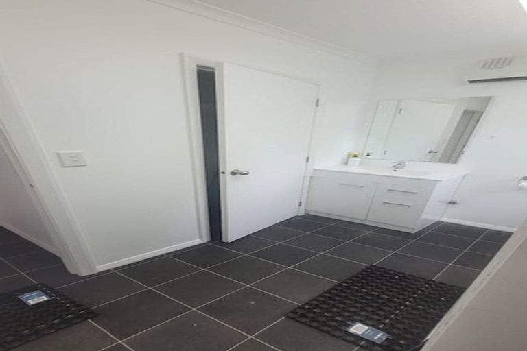 Photo of property in Silver Birch Court, 1/567u High Street, Boulcott, Lower Hutt, 5010