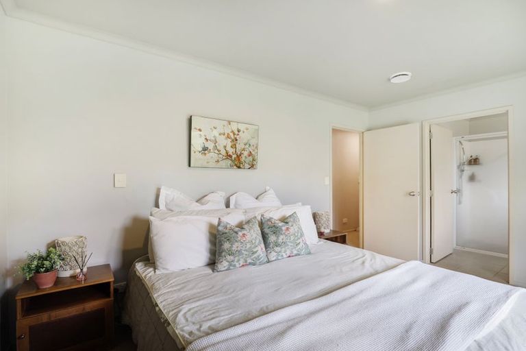 Photo of property in 8 Libra Place, Kawaha Point, Rotorua, 3010