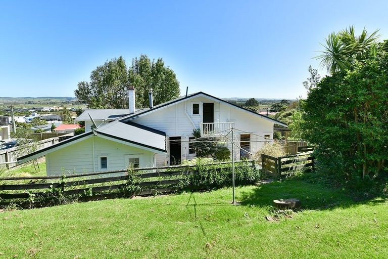 Photo of property in 13 Porter Crescent, Helensville, 0800